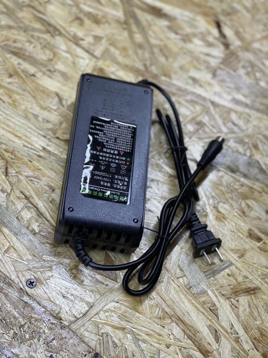 24v 36v 42v 48v 54,6v 2A 10А Зарядний для акумулятору