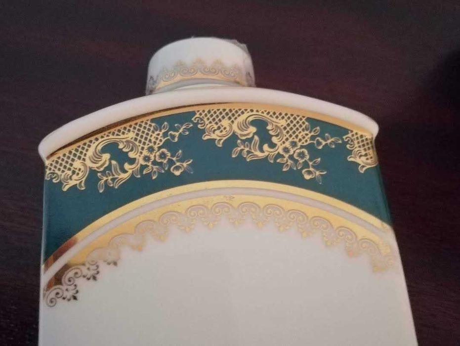 Porcelana - Frasco Magalhães e Pote em motivos verde e dourado