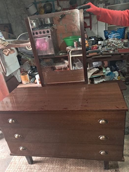 Comoda tres gavetas com espelho