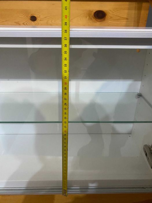 Biała szafka wisząca przeszklona-jak nowa