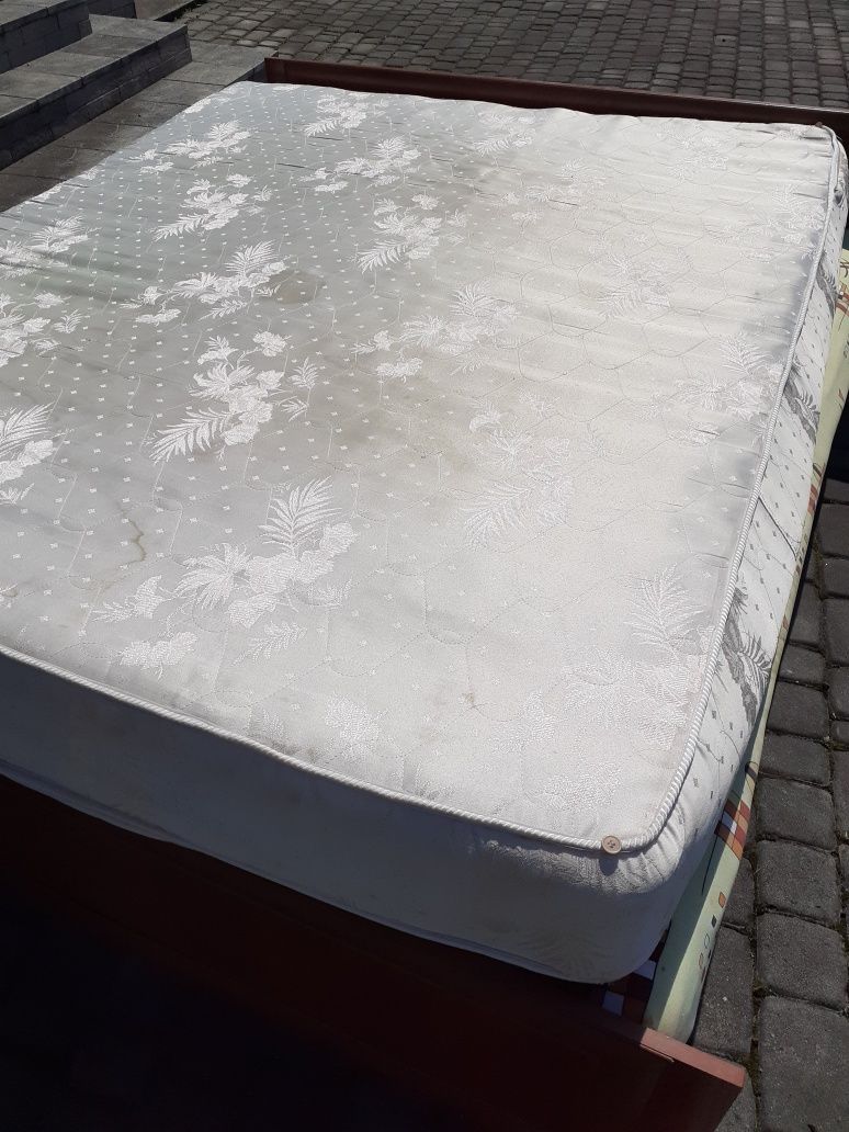 Ліжко двоспальне