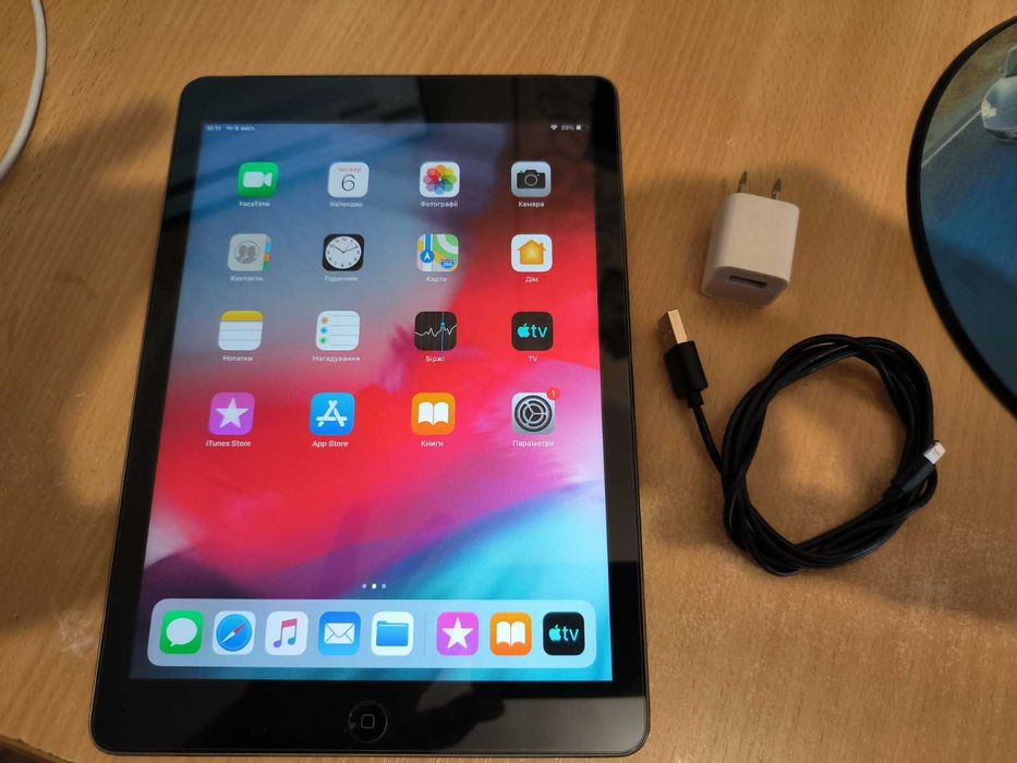 Планшет iPad Air (Wi-Fi + стільниковий зв'язок) / 64 ГБ / MF009LL/A
