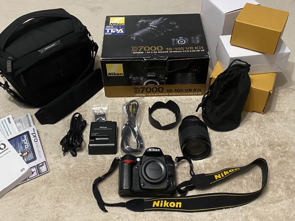 Фотоапарт Nikon D7000 + повний комплект