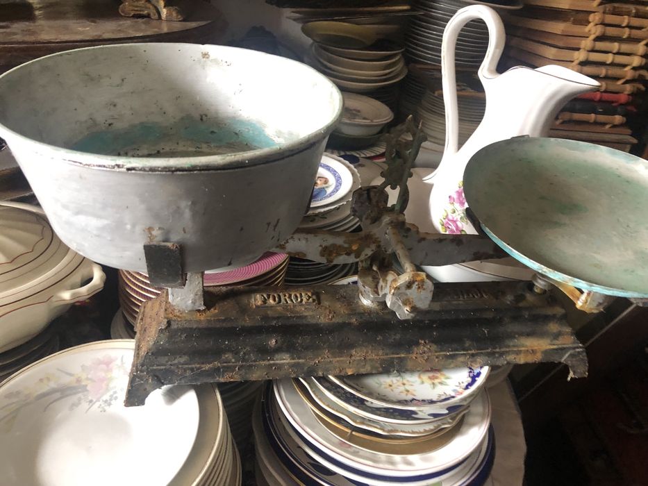 Balanca muito antiga  em bom estsdo