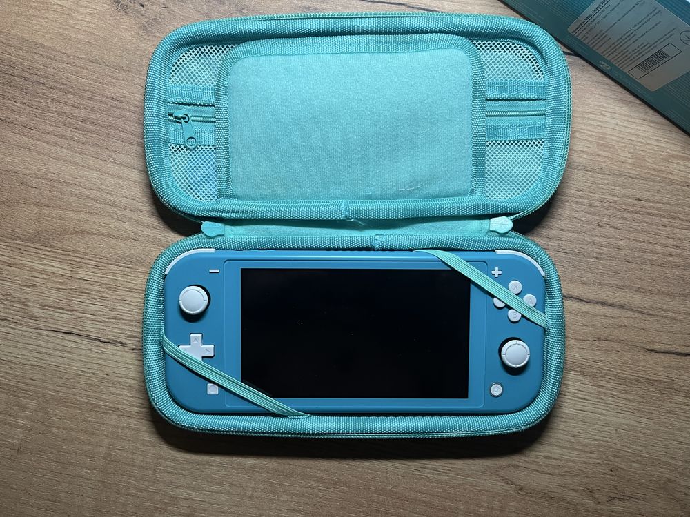 Nintendo Switch Lite + case