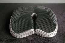 Oddychająca poduszka ergonomiczna do fotela biurowego (memory foam)