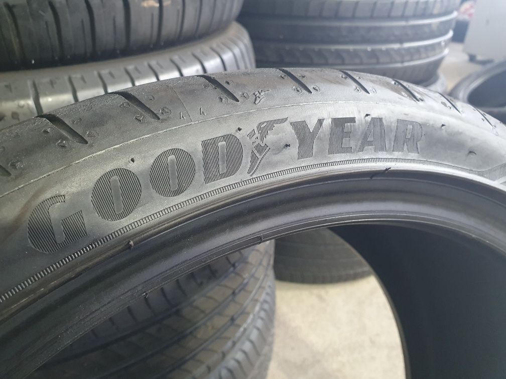 Pneus 245-35r20 Goodyear muito bons