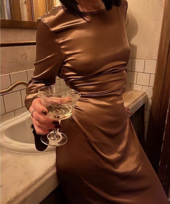 Жіноча атласна сукня максі з шнурівкою на спині