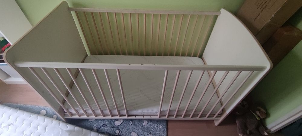 Łóżko dziecięce z materacem