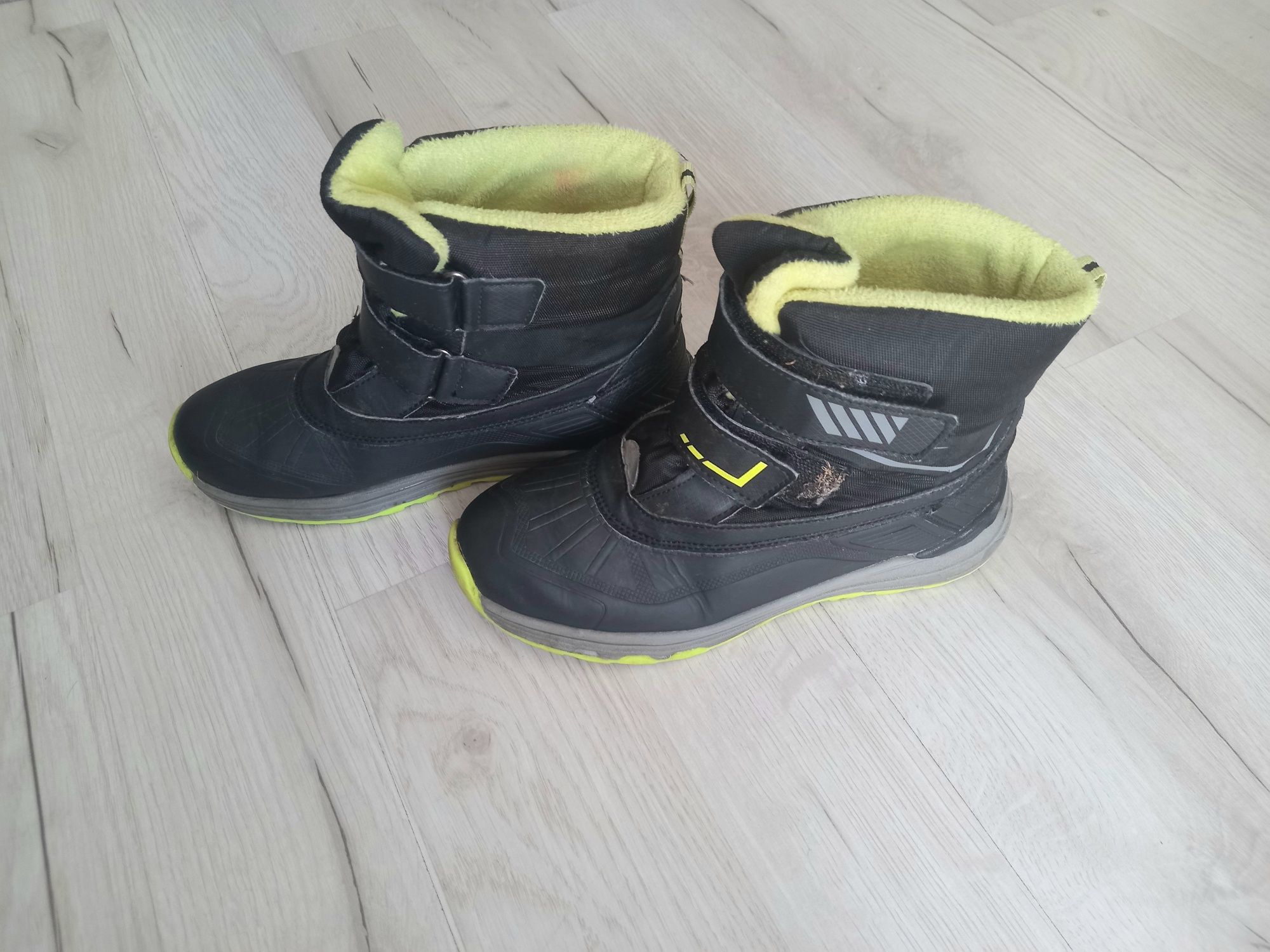 Czarne buty zimowe chłopięce śniegowce Lupilu 35