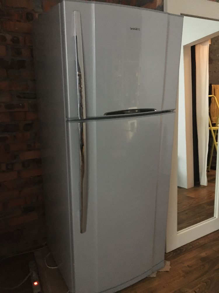Холодильник большой Toshiba