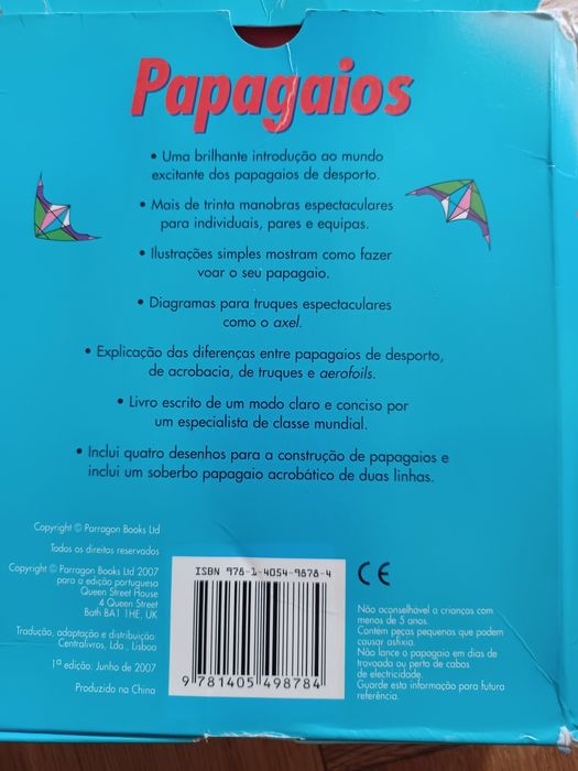 Papagaio de tecido com instruções.  Nunca foi montado