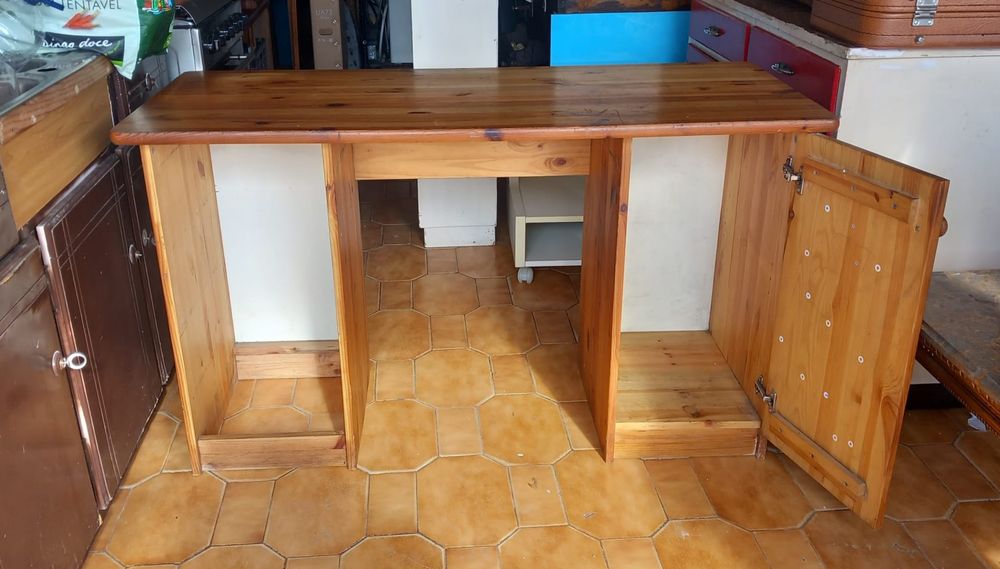 Bancada multiusos em pinho