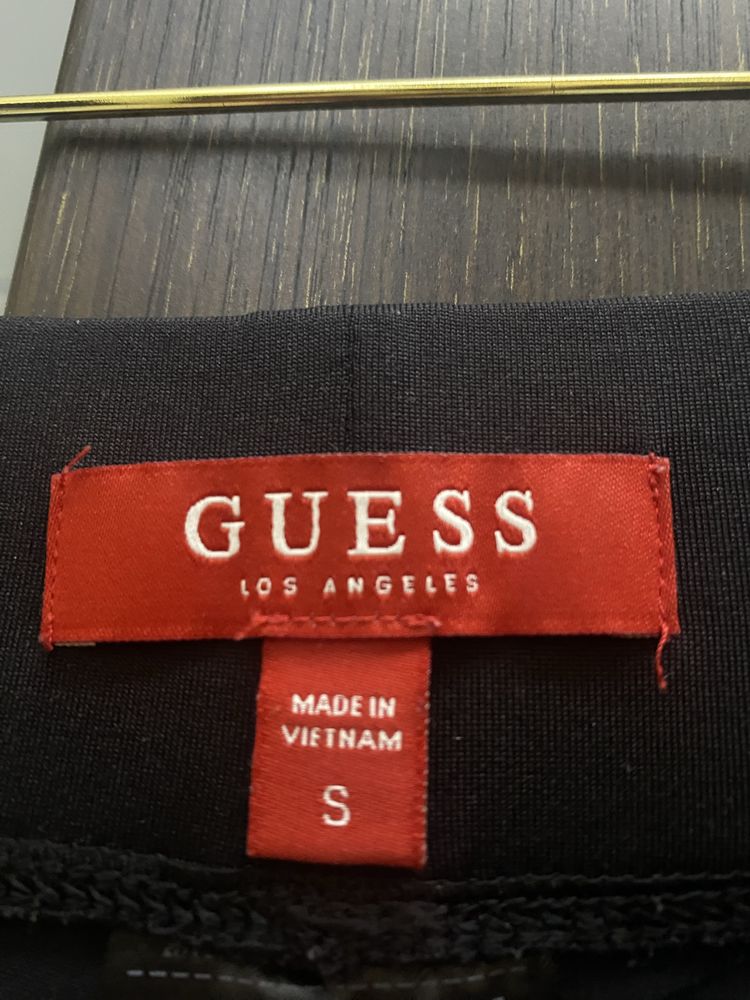 Legginsy guess napis