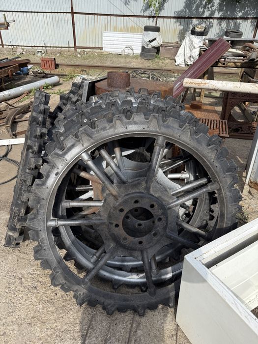 Колессо для тактора комбайна