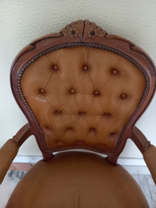 Cadeira bergere (luis XV), em couro