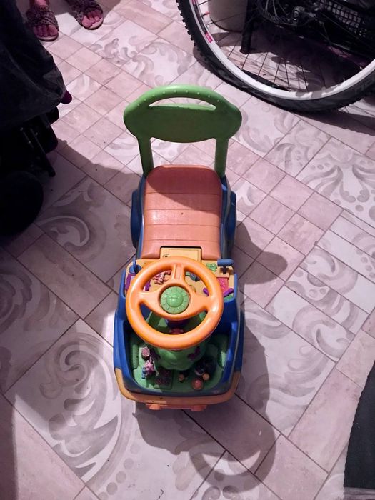 Машина. Слон ходунки. Тележка.И другие игрушки