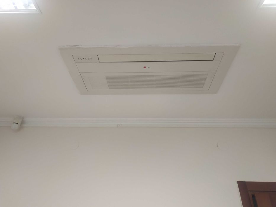 18 м2 окремий вхід кабінет з водою Метро Мінська Тимошенка Лук'яненка