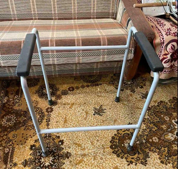 Продам ходунки недорого