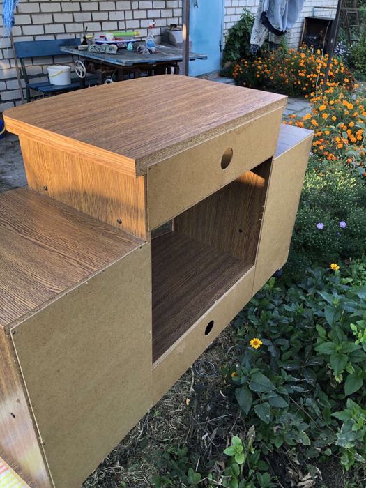 Продам тумбу под телевизор