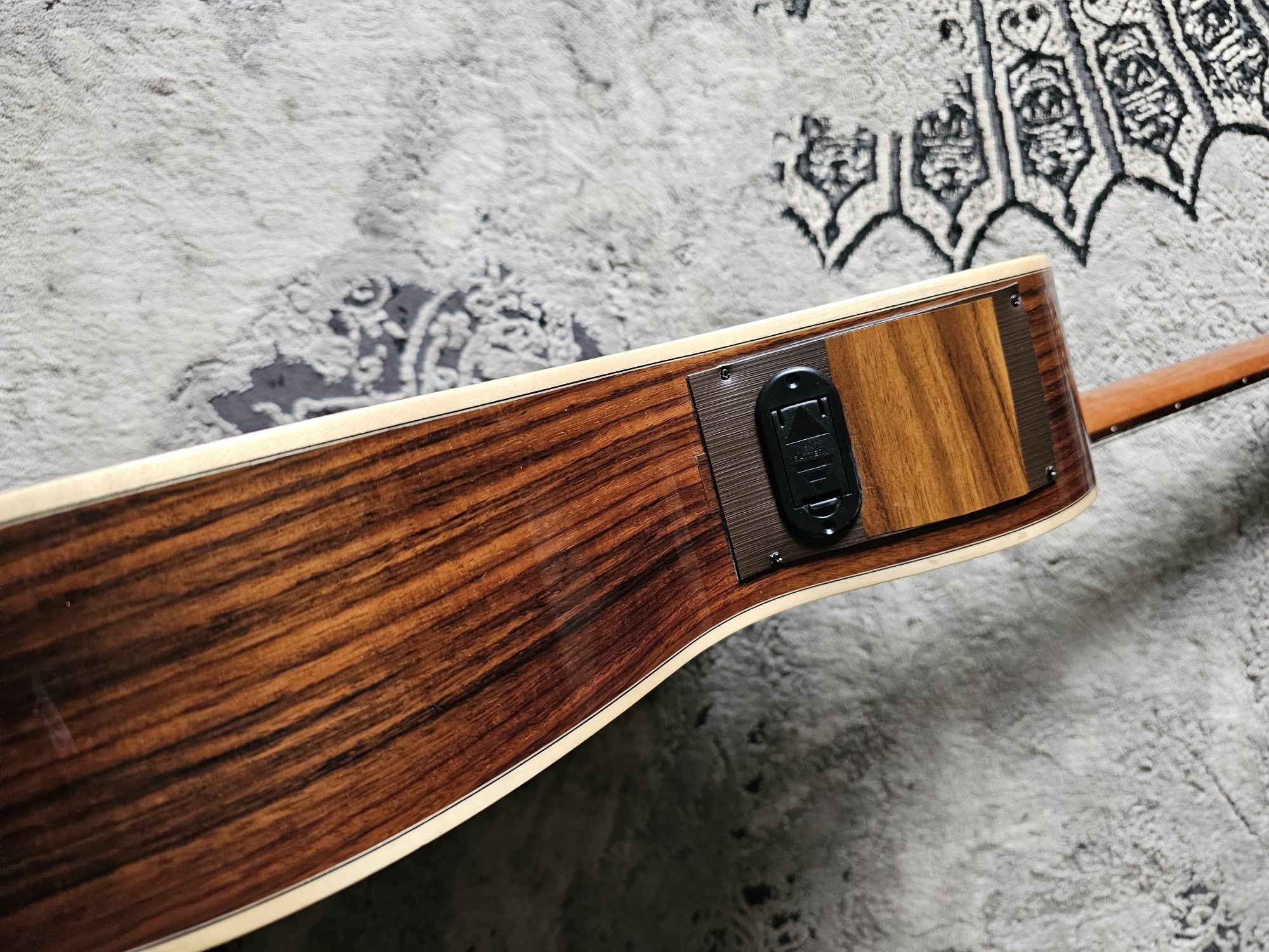 Sprzedam gitarę Alhambra Crossover