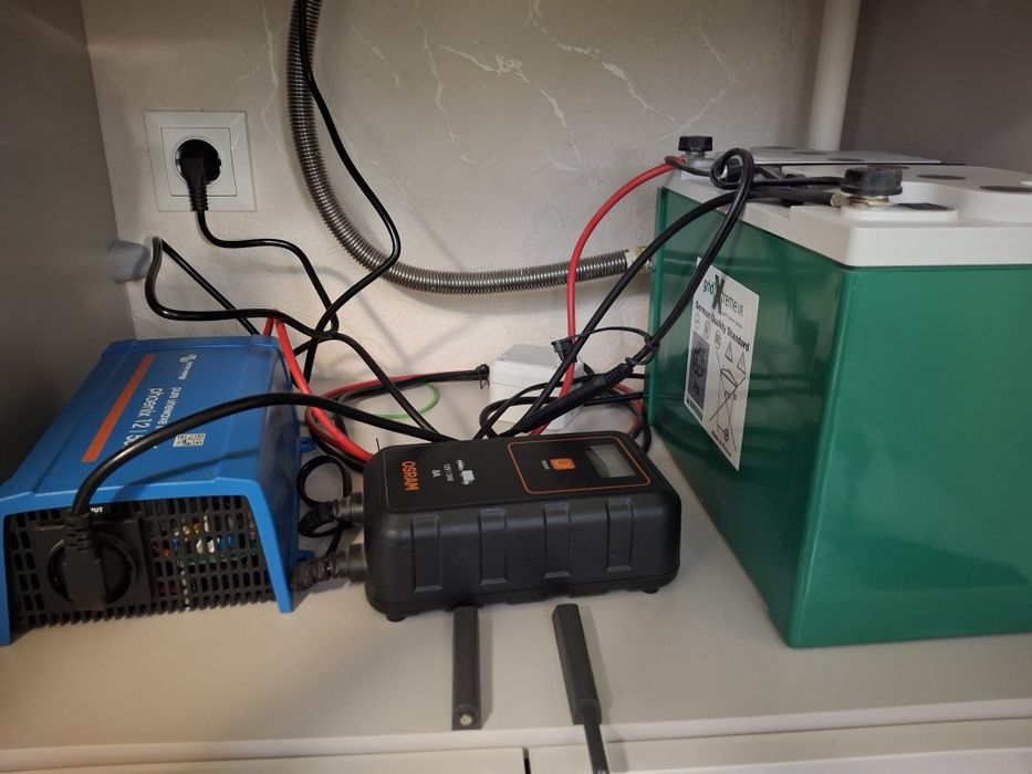 Продам инвертор с зарядным устройством и аккумулятором