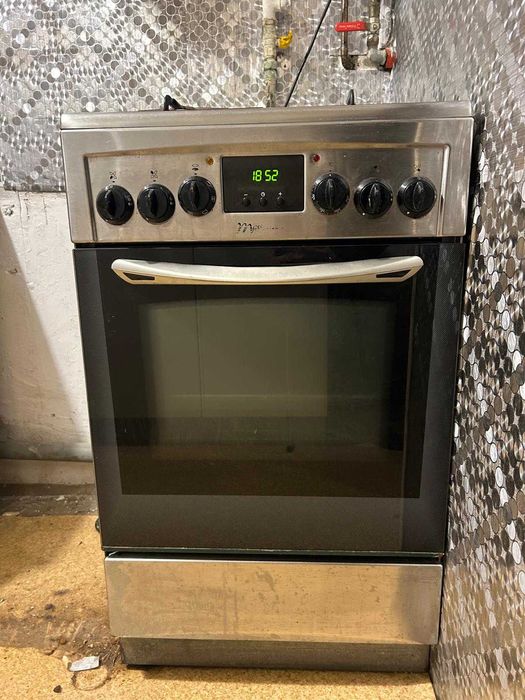 Kuchenka gazowa z piekarnikiem elektrycznym