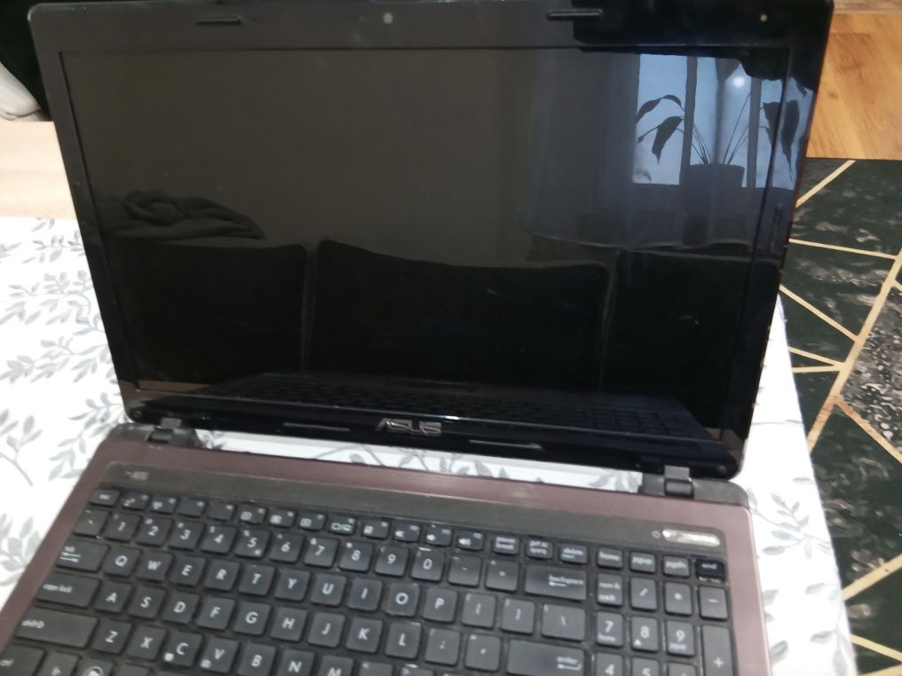 Laptop Asus x53s  Intel Core i3 ram 8 GB