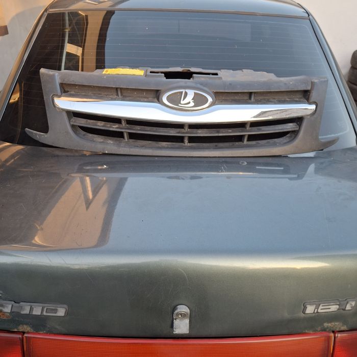 Решетка радиатора лада гранта с значком и молдингом