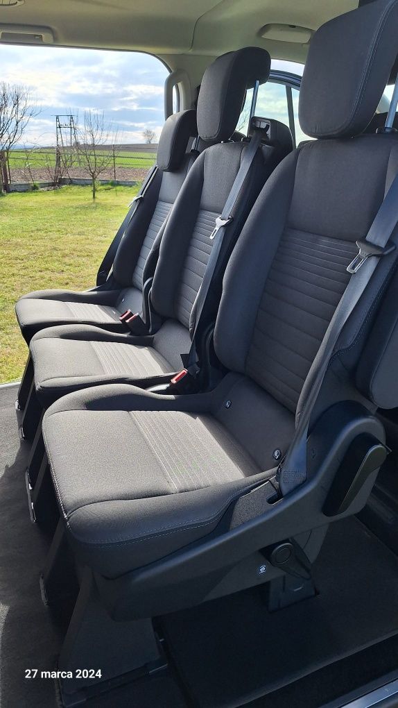 Wynajem busa 8-osobowego (z kierowcą lub bez) Ford Custom  - AUTOMAT