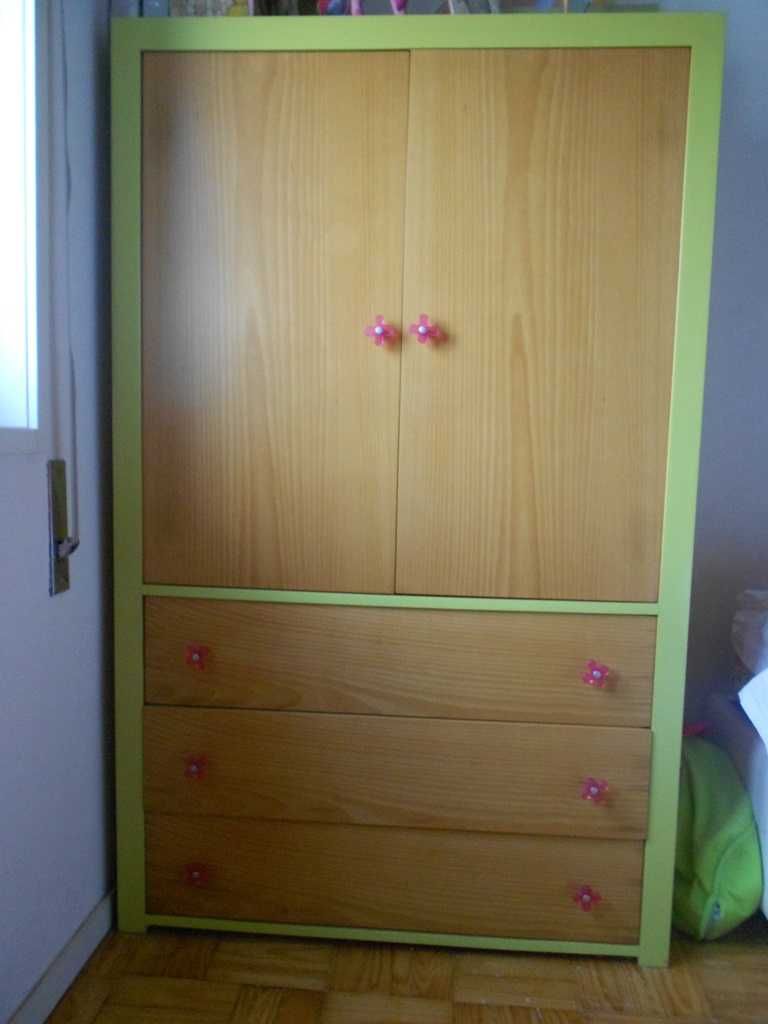 Armário de quarto de criança usado