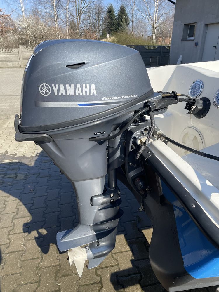 Motorowka 3,9m  yamaha 20 koni poklad sloneczny