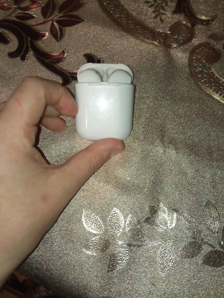 Навушники AirPods