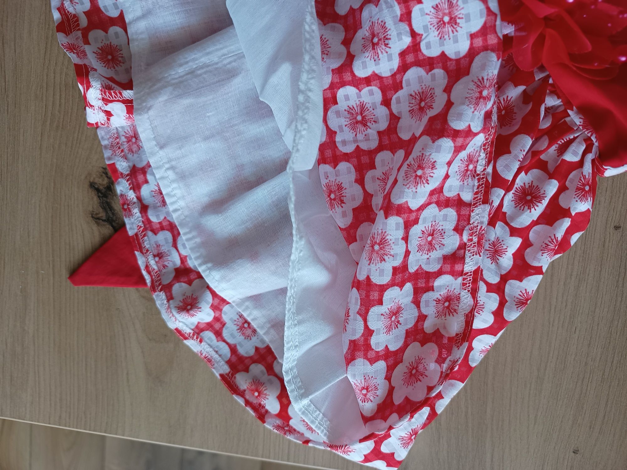 Sukienka z kokardą