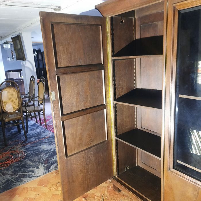 Stara ładna bibloteka rozbieralna