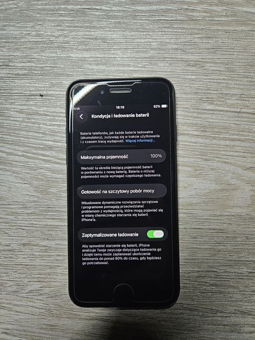 iPhone SE 2020 z nową baterią