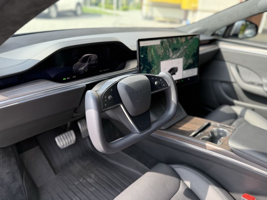 Tesla model s 2022 (тесла модел s 2022 року)