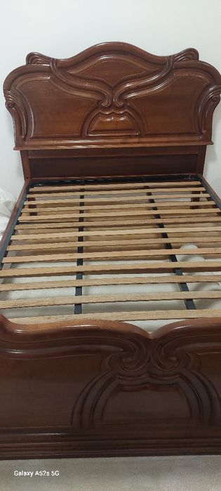 Cama em madeira maciça