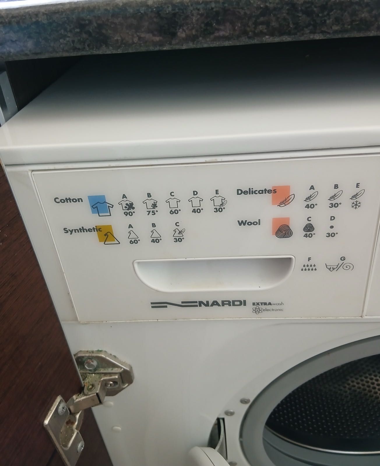Máquina de lavar e secar roupa