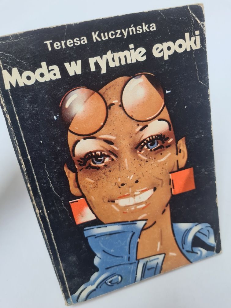 Moda w rytmie epoki - Teresa Kuczyńska