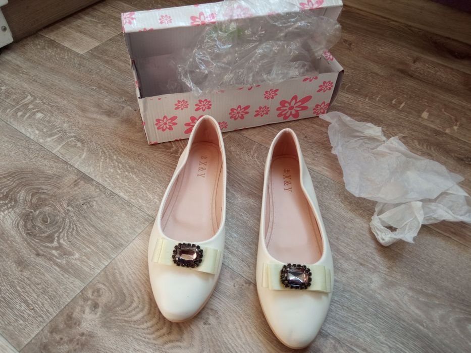 Балетки білого кольору