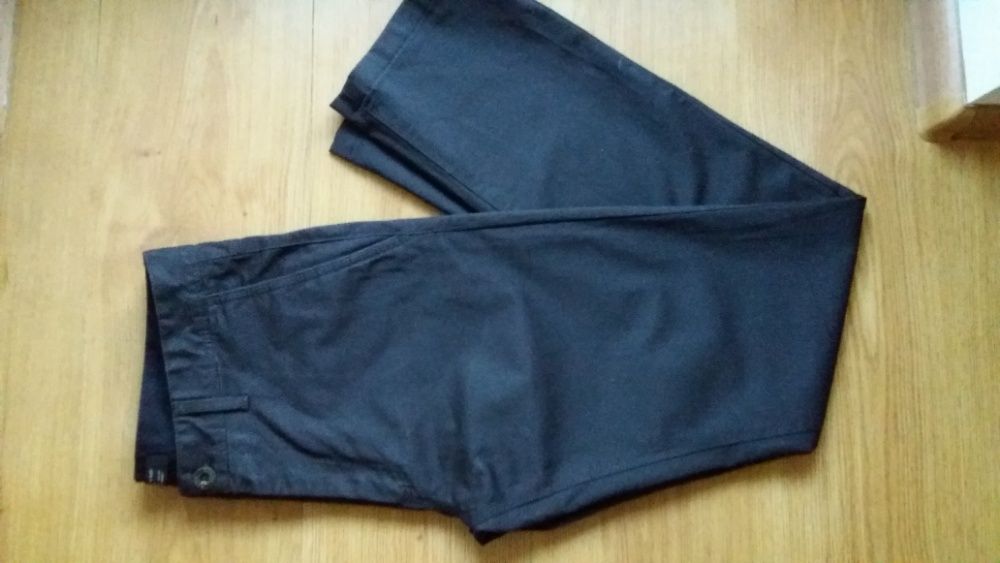 Młodzieżowe, męskie spodnie ZARA, rozm. 40.