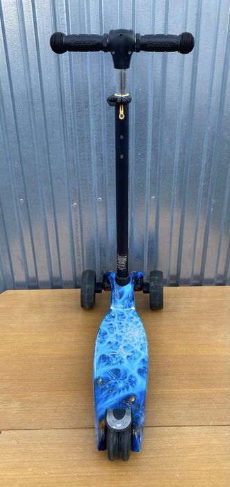 Дитячий триколісний самокат