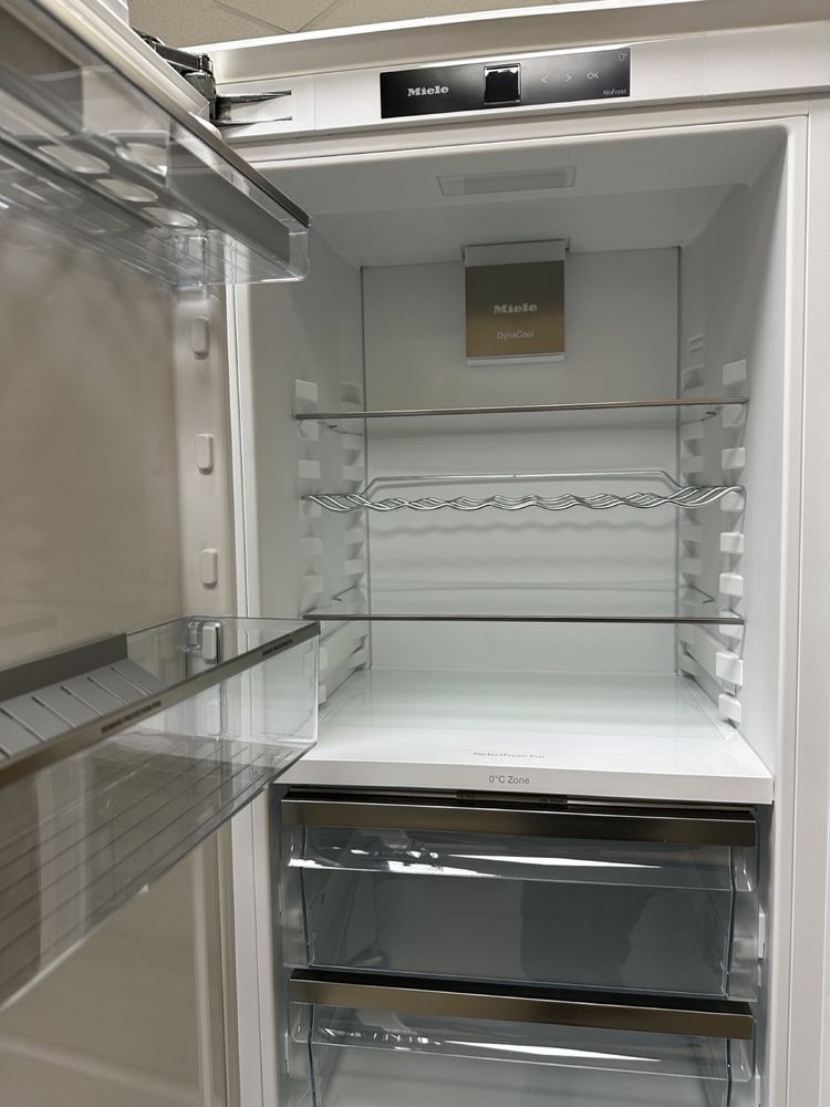 Вбудовуваний Miele  KFN 7744 E  холодильник-морозильник