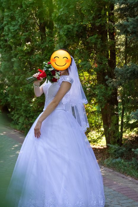 Весільна сукня/У вінчанні не використовувалося