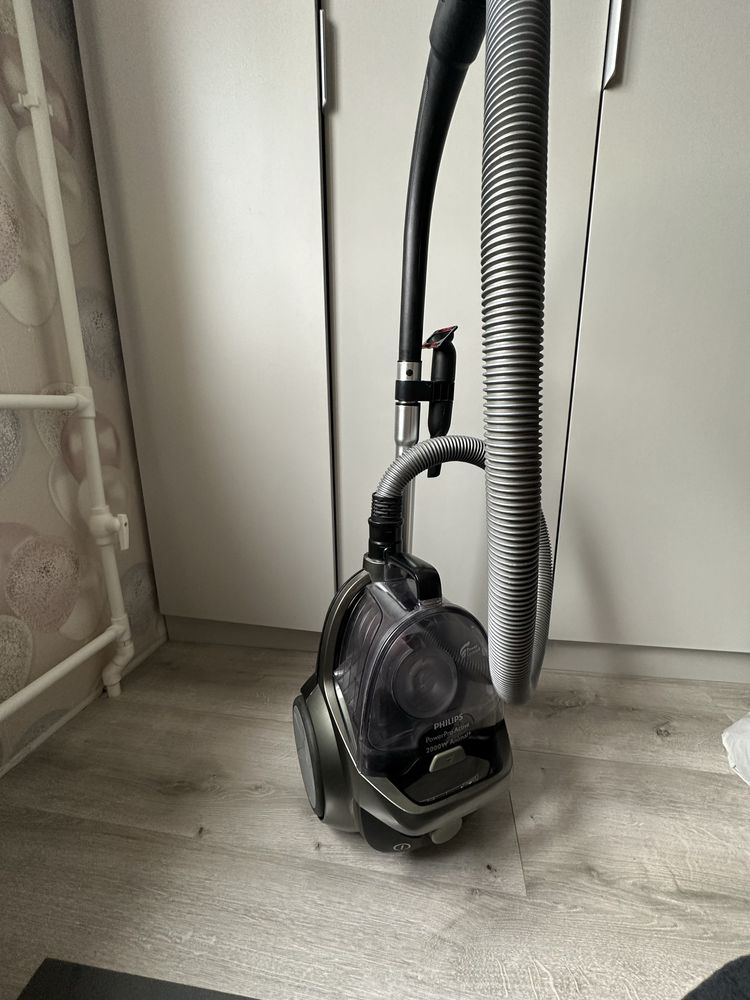 Пылеосос philips