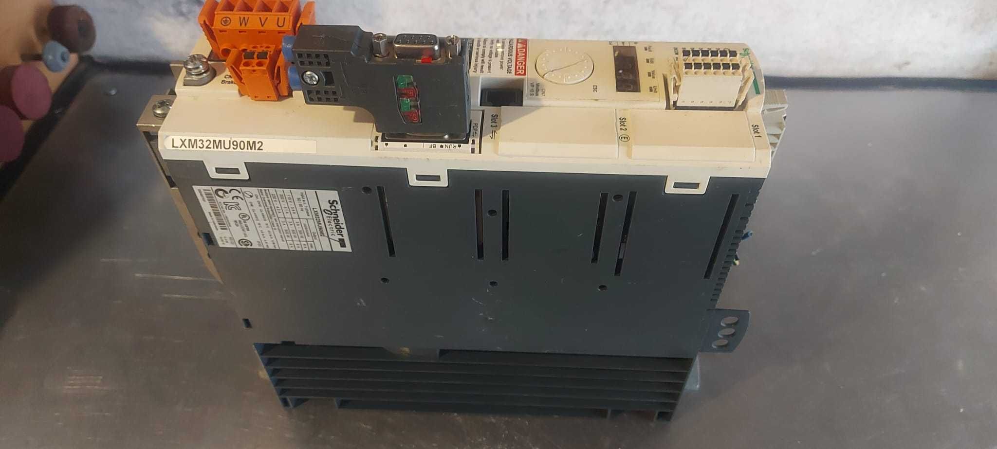 Serwonapęd falownik Schneider Lexium 32 LXM32MU90M2