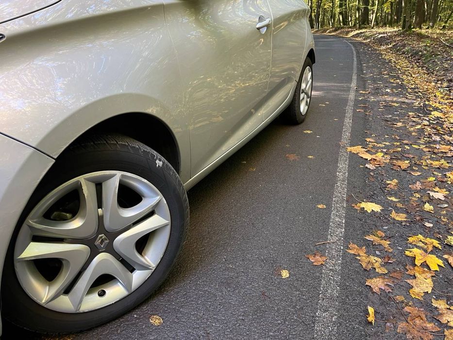 Renault zoe 41kwh 2017р запас ходу 300км