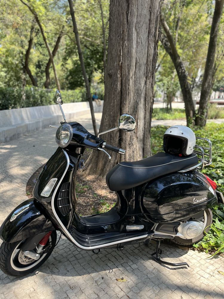 Piaggio Vespa GTS 125