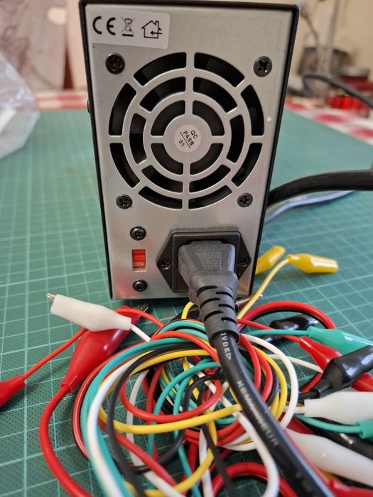 Регульоване лабораторне джерело живлення  WANPTEK